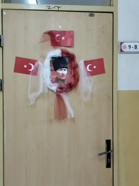 Gülbahçesi Kız Anadolu Lisesi - Cumhuriyet kutlaması kapı süslemeleri