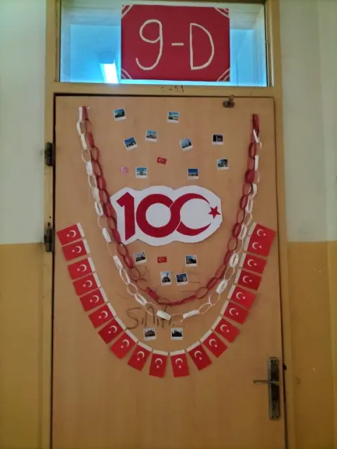 Gülbahçesi Kız Anadolu Lisesi - Cumhuriyet kutlaması kapı süslemeleri