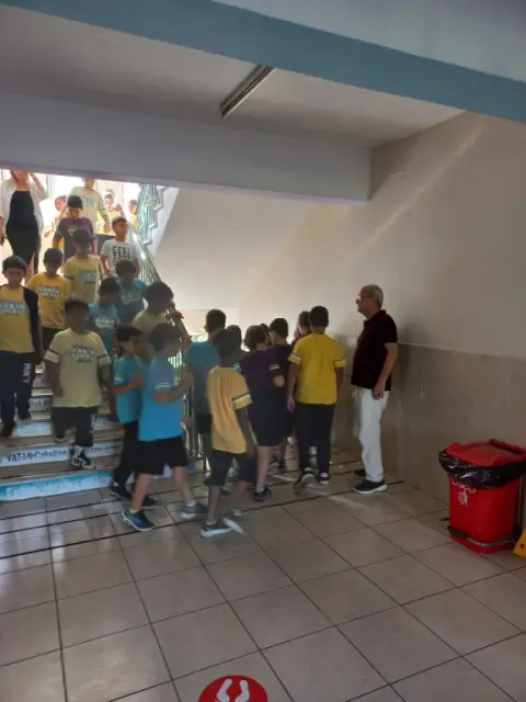 Hacı Nazım Turgut İlkokulu - Acil Durum Bina Tahliye Tatbikatı