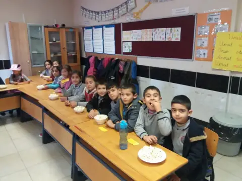 Sevinçli Şehit Mehmet Erdoğan İlkokulu - patlamış mısır sineması