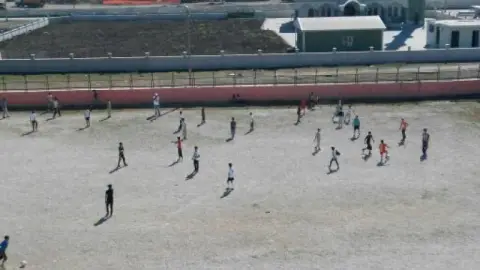 Kaymakam Gürbüz Karakuş Ortaokulu - FUTBOL MÜSABAKALARINDAN KARELER