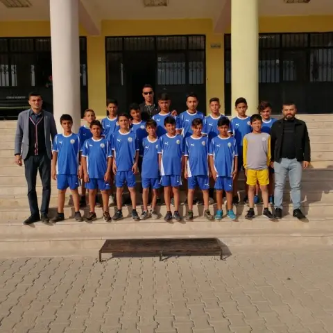 Kaymakam Gürbüz Karakuş Ortaokulu - FUTBOL MÜSABAKALARINDAN KARELER