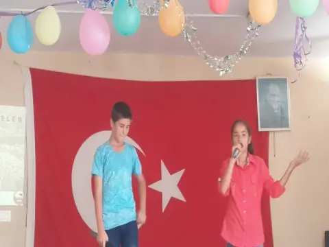 Kozan Şehit Öğretmen Lütfi Ölmez Ortaokulu - Şiir Dinletisi
