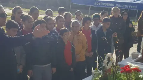 Kabasakal Şehit Selçuk Beki Ortaokulu - Sehitlik_Ziyareti