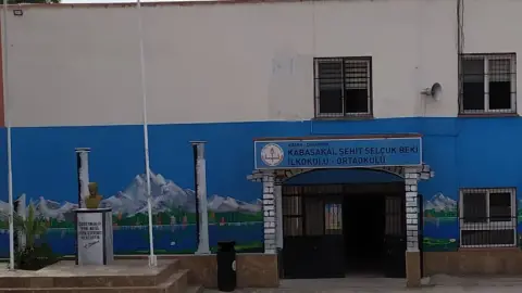 Kabasakal Şehit Selçuk Beki Ortaokulu - Okul Bina Çevre Görünümü