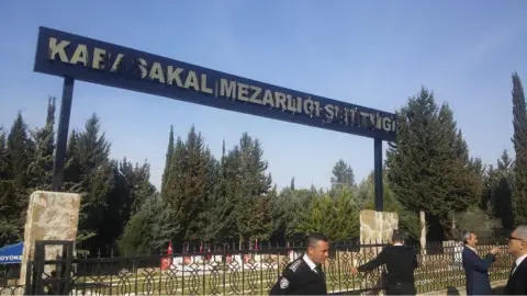 Kabasakal Şehit Selçuk Beki Ortaokulu - Sehitlik_Ziyareti