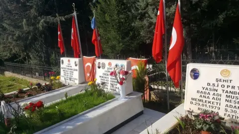 Kabasakal Şehit Selçuk Beki Ortaokulu - Sehitlik_Ziyareti