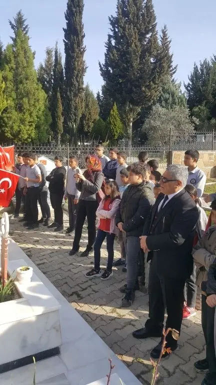 Kabasakal Şehit Selçuk Beki Ortaokulu - Sehitlik_Ziyareti