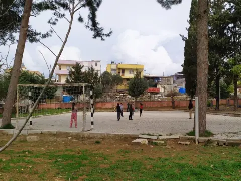 Kabasakal Şehit Selçuk Beki Ortaokulu - Okul Bina Çevre Görünümü