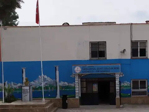 Kabasakal Şehit Selçuk Beki Ortaokulu - Okul Bina Çevre Görünümü