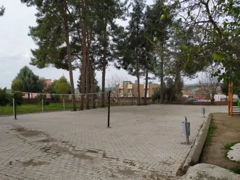 Kabasakal Şehit Selçuk Beki Ortaokulu - Okul Bina Çevre Görünümü