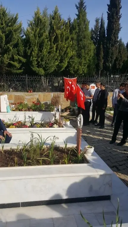 Kabasakal Şehit Selçuk Beki Ortaokulu - Sehitlik_Ziyareti