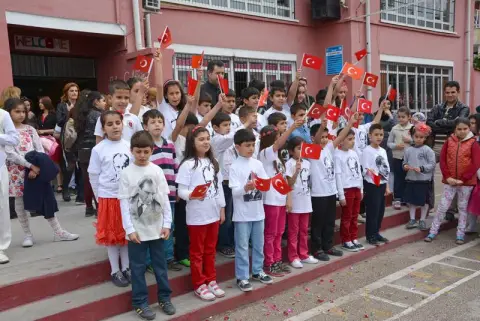 Lütfiye Kısacık İlkokulu - 23 Nisan 2015