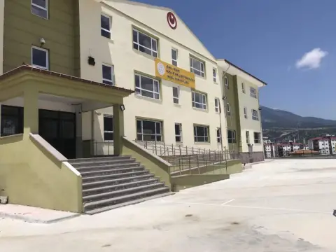 Borsa İstanbul Şehit Erhan Konuk Anadolu İmam Hatip Lisesi - okul