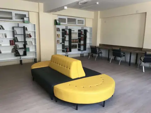 Borsa İstanbul Şehit Erhan Konuk Anadolu İmam Hatip Lisesi - okul