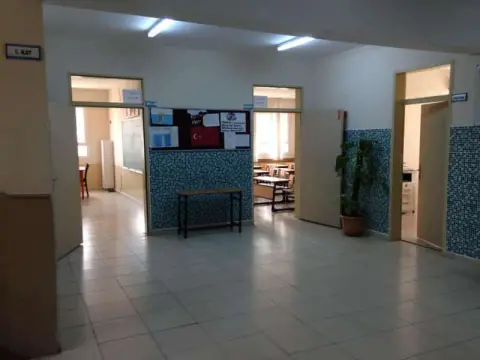 Recep Birsin Özen Ortaokulu - Dersliklerimiz