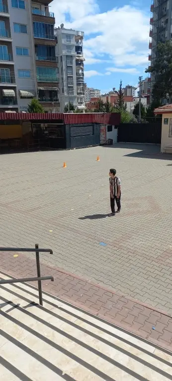 Recep Birsin Özen Ortaokulu - Okul bahçesi