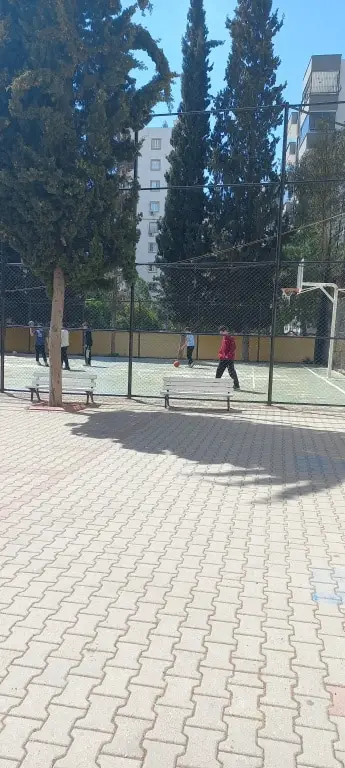 Recep Birsin Özen Ortaokulu - Okul bahçesi