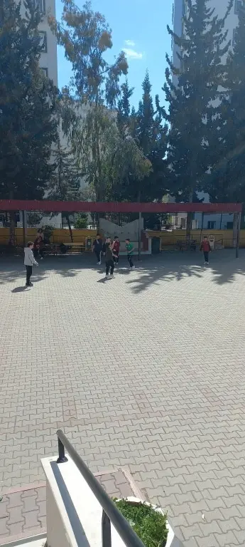 Recep Birsin Özen Ortaokulu - Okul bahçesi