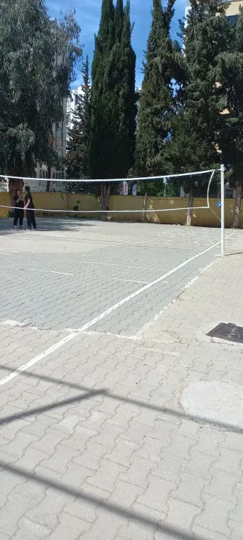 Recep Birsin Özen Ortaokulu - Okul bahçesi