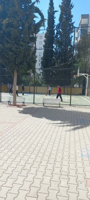 Recep Birsin Özen Ortaokulu - Okul bahçesi