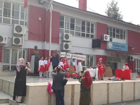 Turgut Reis İlkokulu - 12 MART MEHMET AKİF ERSOYU ANMA VE İSTİKLAL MARŞININ KABULÜ