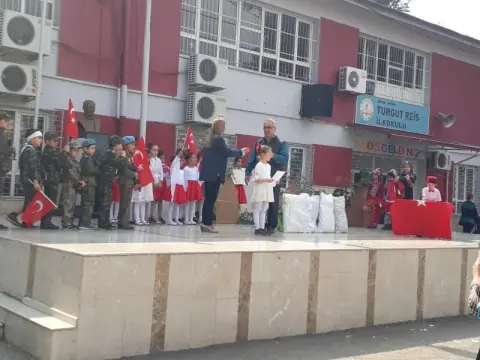 Turgut Reis İlkokulu - 12 MART MEHMET AKİF ERSOYU ANMA VE İSTİKLAL MARŞININ KABULÜ