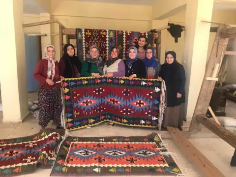 Tufanbeyli Halk Eğitimi Merkezi - Yöresel Kilim Dokuma