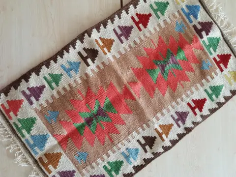 Tufanbeyli Halk Eğitimi Merkezi - Yöresel Kilim Dokuma