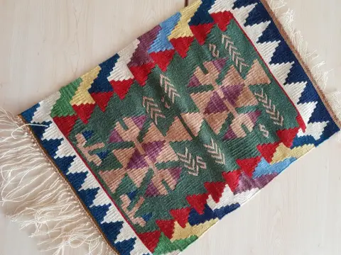 Tufanbeyli Halk Eğitimi Merkezi - Yöresel Kilim Dokuma