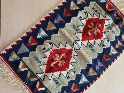 Tufanbeyli Halk Eğitimi Merkezi - Yöresel Kilim Dokuma