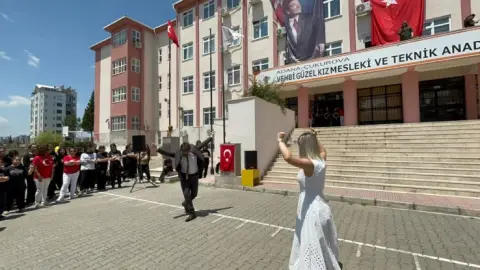 Vehbi Güzel Kız Mesleki ve Teknik Anadolu Lisesi - Albüm