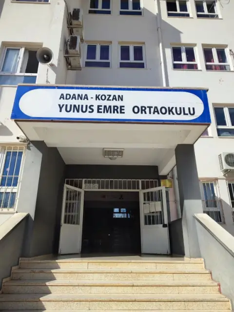 Yunus Emre Ortaokulu - OKUL FOTOLARI