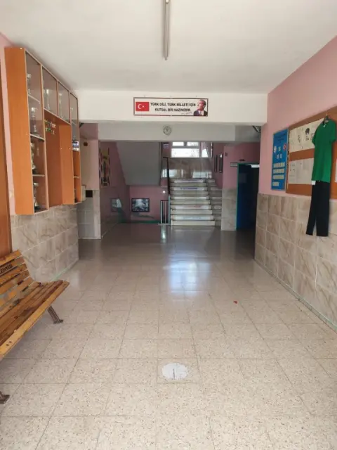 Yunus Emre Ortaokulu - OKUL FOTOLARI